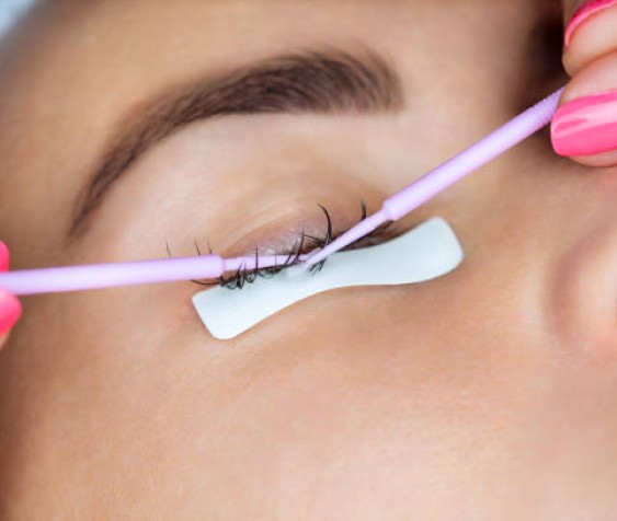 eyelash-removal